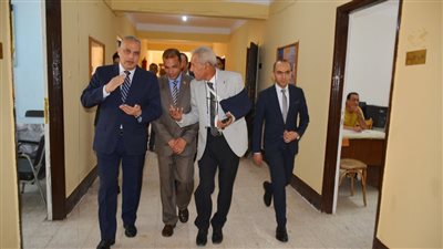 محافظ سوهاج في زيارة تفقدية لمديرية الطب البيطري (صور)