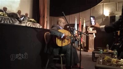 أشرف علي يغني «جاوز الظالمون المدي» بمؤتمر الكتاب العرب لدعم القضية الفلسطينية (فيديو) 