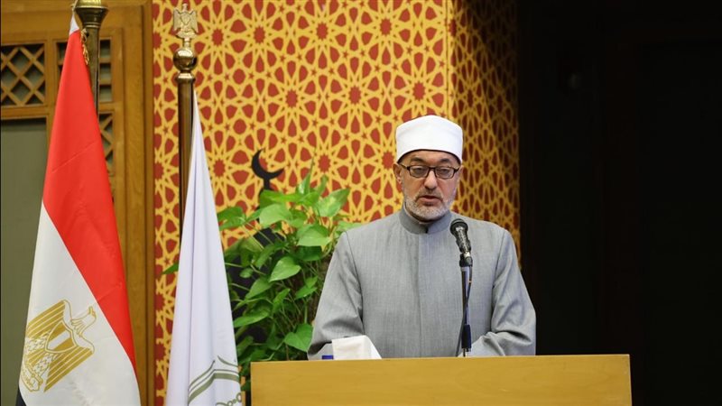 الدكتور نظير عياد،