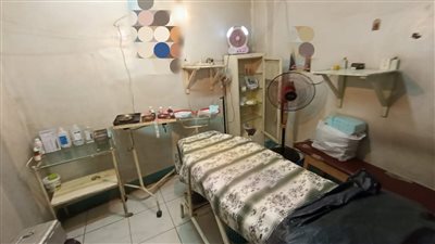 تشميع غرفة عمليات كبرى بداخل عيادة وتنفيذ 17 قرار غلق بجرجا بسوهاج