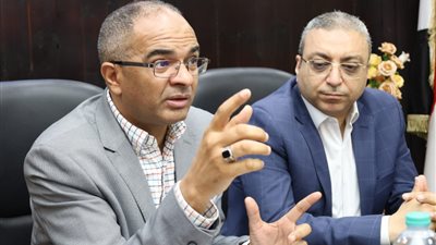 وزير الإسكان يتابع مشروعات مياه الشرب والصرف الصحي بالغربية 