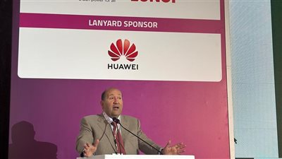 مساعد وزيرة التخطيط يفتتح فعاليات معرض الطاقة الشمسية بالشرق الأوسط 