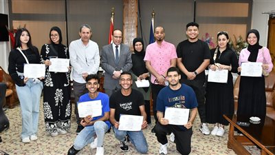 جامعة القناة تكرم منتخب الفنون الشعبية الفائز بجائزة مهرجان إبداع 12 (صور) 