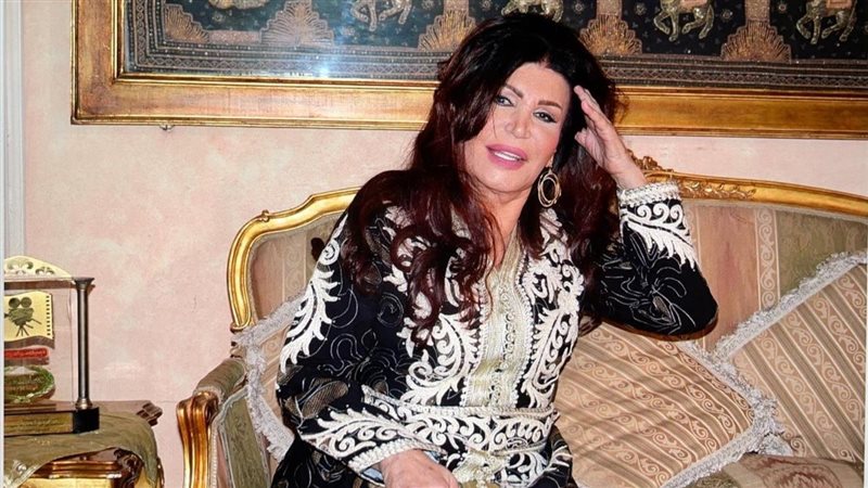 الفنانة والراقصة