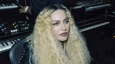 شخص يرفع دعوى قضائية ضد مادونا لهذا السبب 