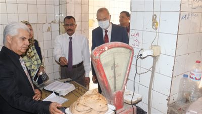 محافظ القليوبية يتفقد المخابز أول أيام تطبيق السعر الجديد للرغيف