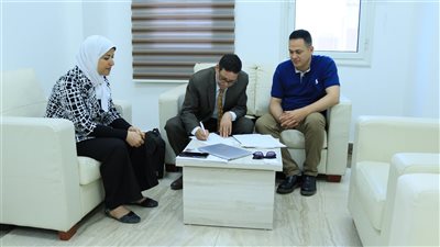 جامعة طيبة التكنولوجية تناقش خطط وحدة حقوق الإنسان مع وفد التعليم العالي