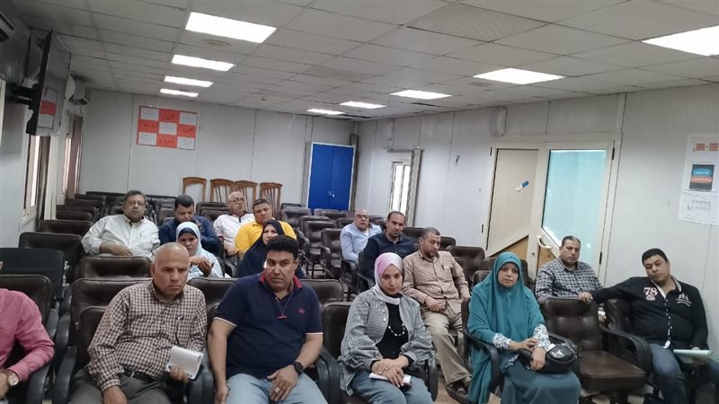 مدير الفرع يجتمع