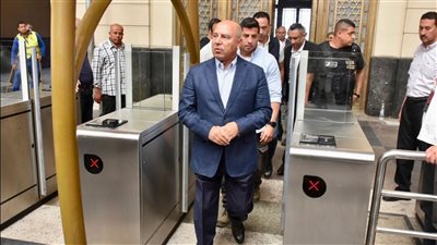 وزير النقل يؤكد أهمية وضع خطة دقيقة لأعمال التفتيش المفاجئ على القطارات