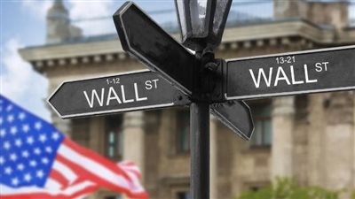 وول ستريت تغلق التداولات على خسائر، والمستثمرون يقيمون تقارير الفيدرالى 