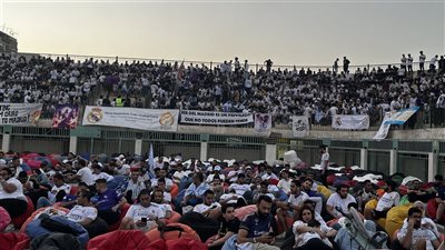 تجمع ضخم لرابطة مشجعي ريال مدريد في مصر قبل موقعة بوروسيا (فيديو وصور)
