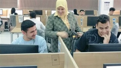 150 طالبا يؤدون الامتحانات إلكترونيا بتمريض الإسماعيلية الأهلية (صور)
