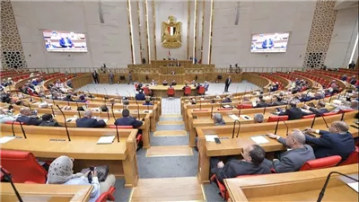 هل هناك التزام دستوري بعرض تشكيل الحكومة الجديدة على البرلمان قبل العيد؟