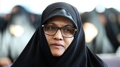 زهرة إلهيان تقدم أوراق ترشحها للانتخابات الرئاسية الإيرانية (فيديو)