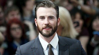  أول تعليق من كريس إيفانز عن صورة توقيعه على صاروخ إسرائيلي متجه لـ غزة (صور)