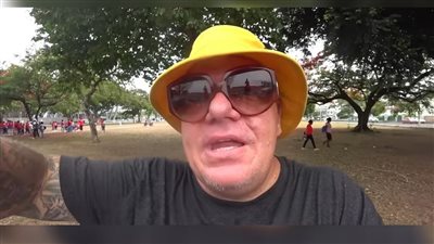 توقيف يوتيوبر عالمي شهير نشر مقاطع مع العصابات حول العالم (فيديو)