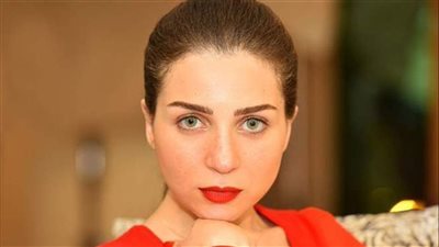 مي عز الدين تعلن تعرض والدتها لوعكة صحية 