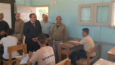 محافظ شمال سيناء يتفقد امتحانات الثانوية الأزهرية بمعاهد العريش (صور)