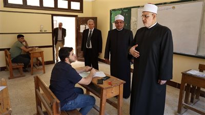  طلاب القسم العلمي بالثانوية الأزهرية يؤدون اليوم امتحان مادة الكيمياء