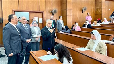 رئيس جامعة طنطا يتفقد امتحانات الفصل الدراسي الثاني بكلية الآداب