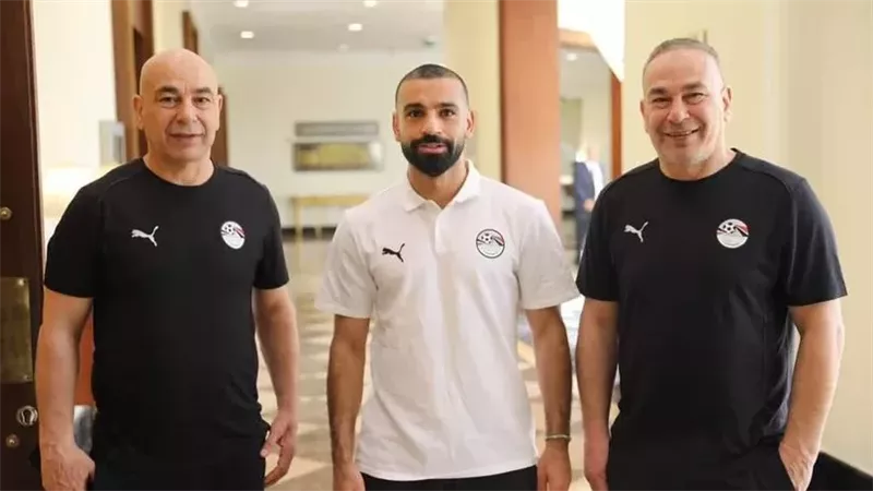 محمد صلاح مع التوأم