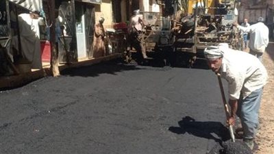 رصف 7 شوارع وتركيب الإنترلوك بمنفلوط ضمن الخطة الاستثمارية بأسيوط