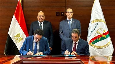 النيابة الإدارية توقع عقد شراء لمبنى مملوك للصوت والضوء بأسوان