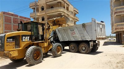 حملات للنظافة ورفع القمامة من نقاط التجميع بشوارع قنا