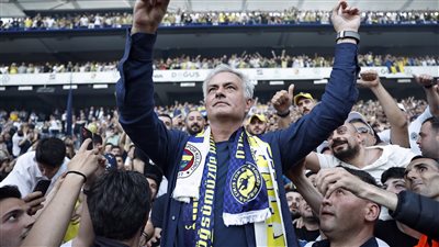 جوارديولا يعتذر لـ مورينيو بعد إشارة ألقاب البريميرليج 