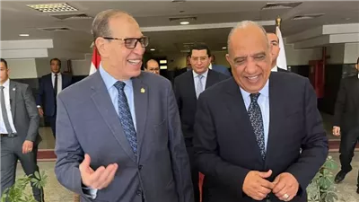 قطاع الأعمال: توقيع عقد لاستغلال مبنى مملوك لشركة الصوت والضوء بأسوان