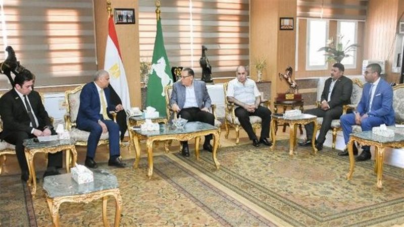محافظ الشرقية يلتقي