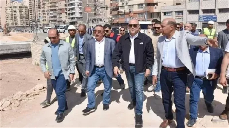 وزير الإسكان ومحافظ