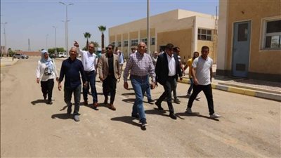 نائب رئيس المجتمعات العمرانية يتابع تنفيذ المشروعات بمدينة طيبة الجديدة