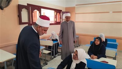 وكيل قطاع المعاهد الأزهرية ورئيس المنطقة في الأقصر يتابعان امتحانات الثانوية 