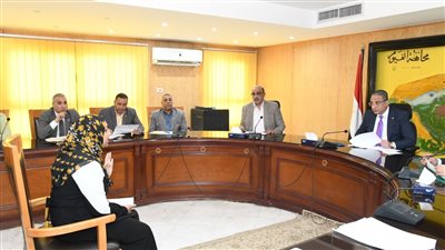 محافظ الفيوم يوجه بتوفير فرص عمل خلال لقائه بالمواطنين 