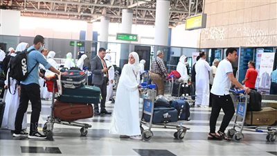 مصر للطيران تنظم احتفالية كبرى لتوديع أول أفواج حجاج بيت الله الحرام بمطار القاهرة