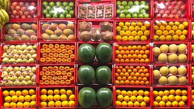  أسعار الفاكهة اليوم، انخفاض التفاح والمانجو في سوق العبور