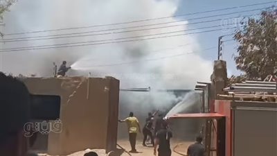 إخماد حريق في ورشة بالوادي الجديد (صور)