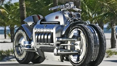 دراجة نارية بمحرك دبابة تجذب الأنظار، ما القصة؟