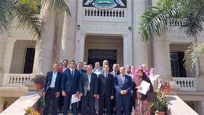 رئيس جامعة بنها يكرم المتدربين على التخطيط الاستراتيجي لمؤسسات التعليم العالي