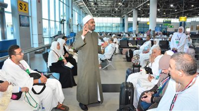 مطار القاهرة يرتدي ثوب الإحرام.. استعدادات مكثفة بالصالات لاستقبال ضيوف الرحمن.. توفير كاونترات إضافية لخدمة الحجاج ومنع التكدس