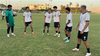 لاعب هامبورج الألماني ينضم لمعسكر منتخب الشباب ويشارك في المران (صور)