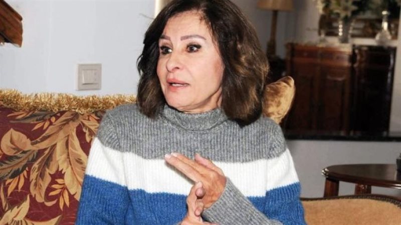المذيعة التليفزيونية