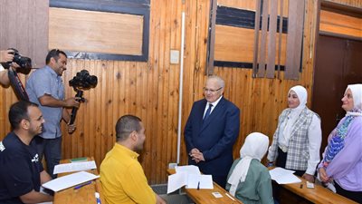 الخشت يتفقد لجان الدراسات العليا بكلية الإعلام للاطمئنان على سير الامتحانات