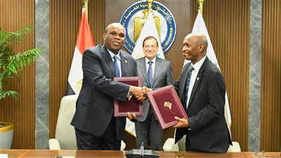 الملا يشهد تأسيس البنك الأفريقي للطاقة