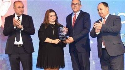 قمة «مصر للأفضل» تمنح الهيئة العامة للاستثمار والمناطق الحرة جائزة الإنجاز المؤسسي
