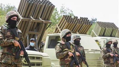 إعلام إسرائيلي: لبنان سلمت لجنة مراقبة اتفاق وقف إطلاق النار أسلحة تابعة لحزب الله 