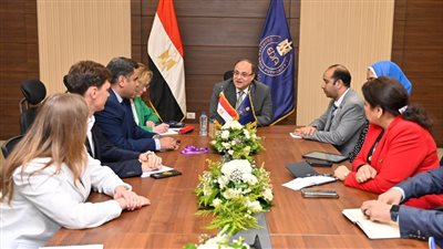 رئيس هيئة الدواء يبحث تسهيل إجراءات تسجيل المستلزمات الطبية المصرية بالسوق الروسية