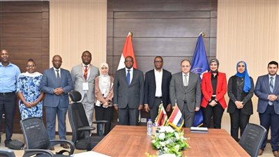 رئيس هيئة الدواء المصرية يناقش مع وزير صحة زيمبابوي التعاون بين البلدين