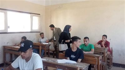 رئيس الإدارة المركزية بالإسكندرية تتفقد امتحانات الثانوية الأزهرية